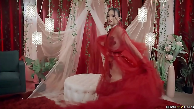 Lulus Lair of Lust - Lulu Chu may not be pertinent to the content of the video and the title may need a refurbish