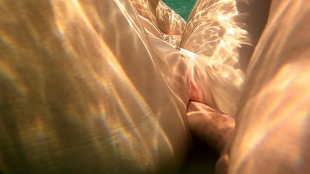JAV JessiJek s Risky Underwater Swim Session with Public Anal and Pussy Fuck on the Beach
