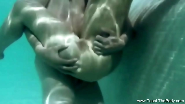 Japanese MILF Gives Mind-Blowing Erotic Massage with Sensual Hot Oils - Must Watch!